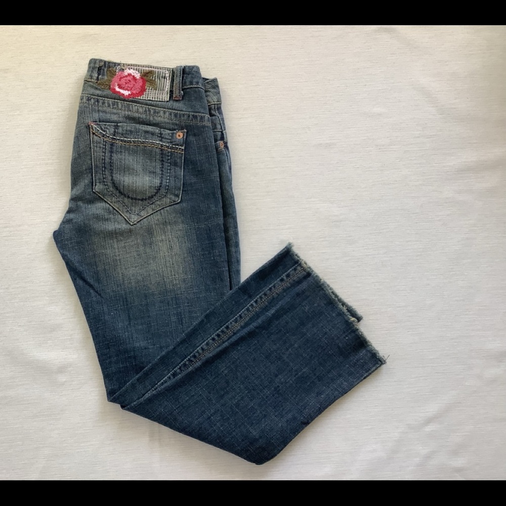 Cropped frayed leg jeans